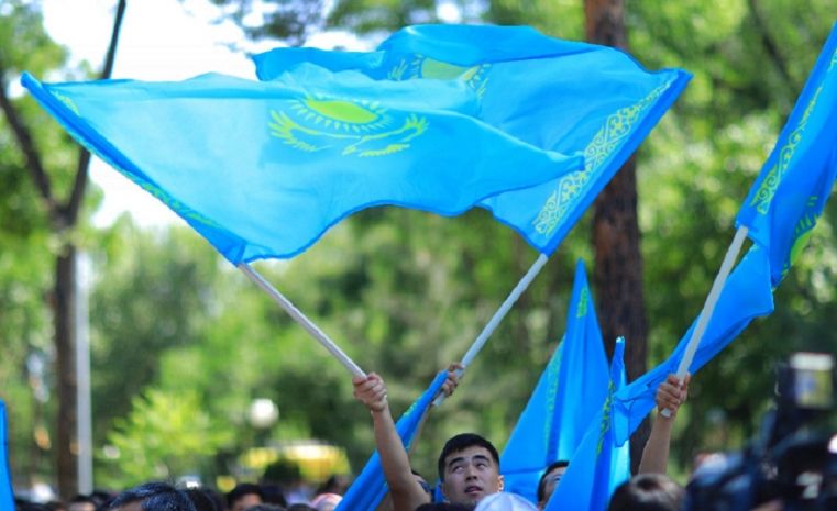 20 октября в Павлодаре, крупнейшем городе Северного Казахстана, прошёл санкционированный местными властями митинг националистов, которые требовали лишить русский язык статуса официального.