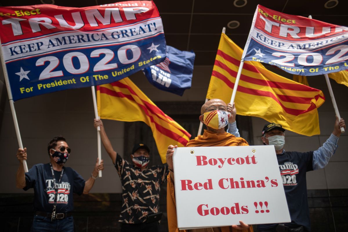 Тибетские эмигранты в США - за бойкот китайских товаров.