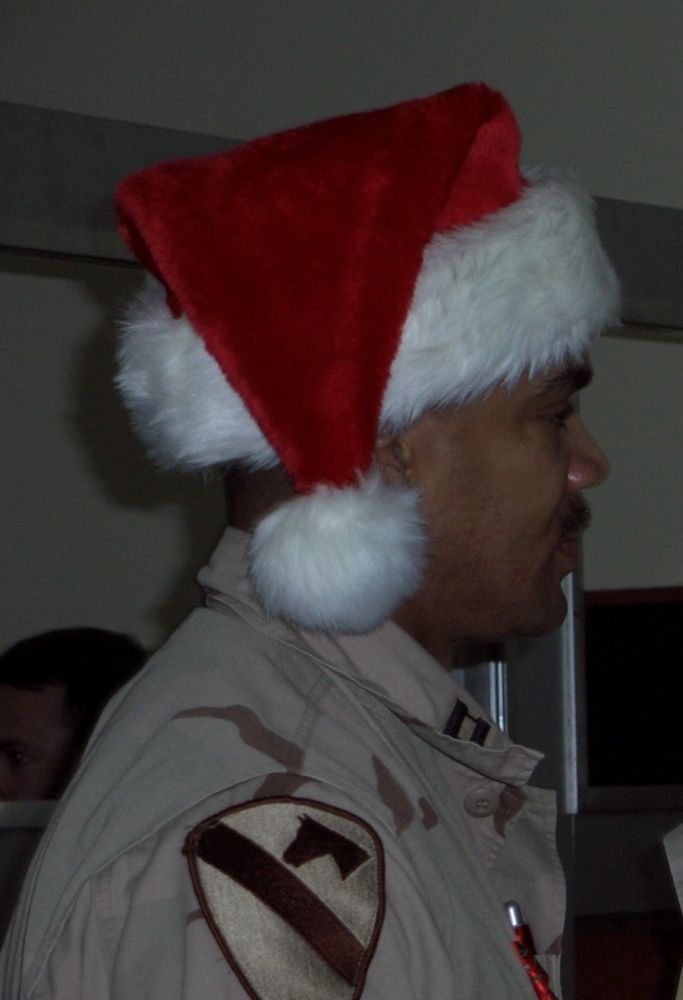 Санта Клаус в Багдаде. Декабрь 2004 года.