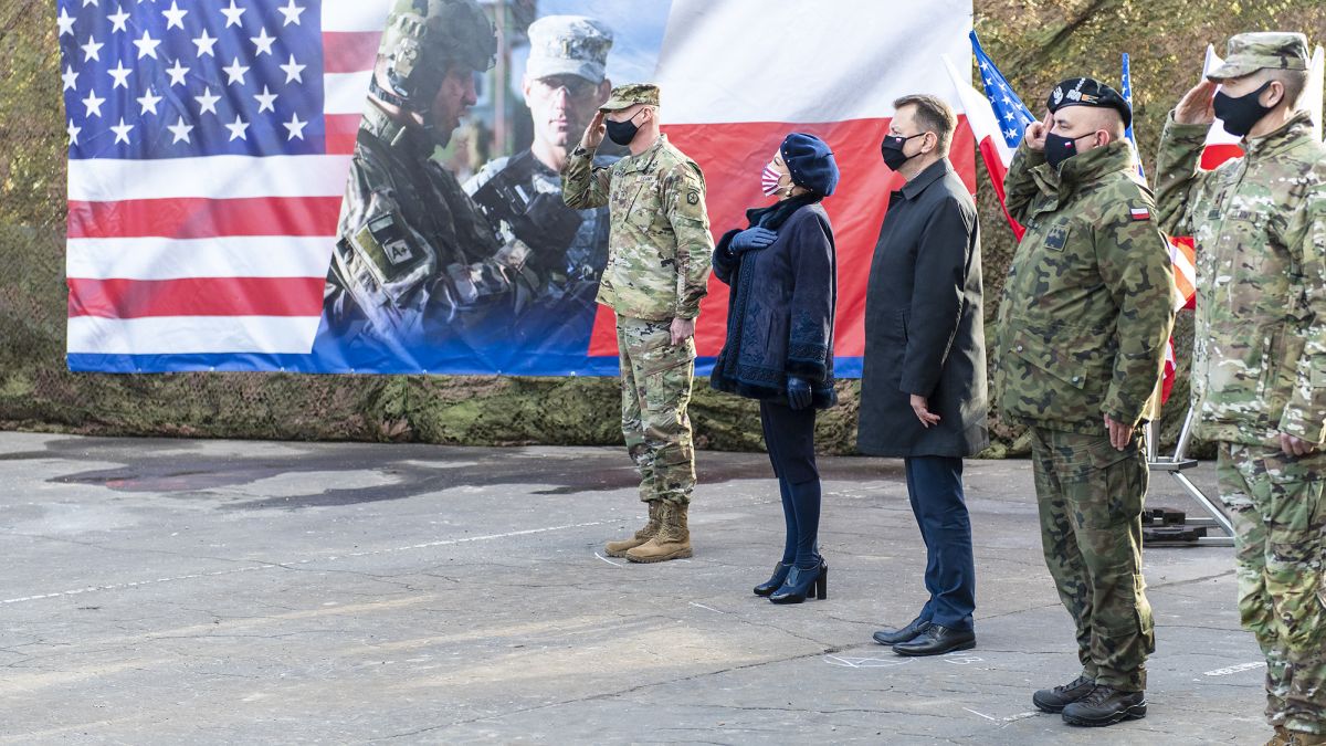 Церемония открытия передового командного пункта 5-го корпуса армии США.