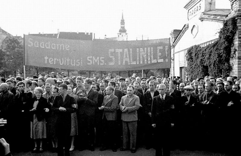 Демонстрация в Таллине приветствует вступление Эстонии в СССР
