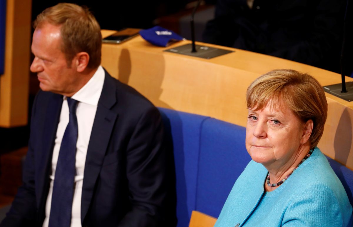 Ангела Меркель и Дональд Туск. Фото: REUTERS/Michele Tantussi