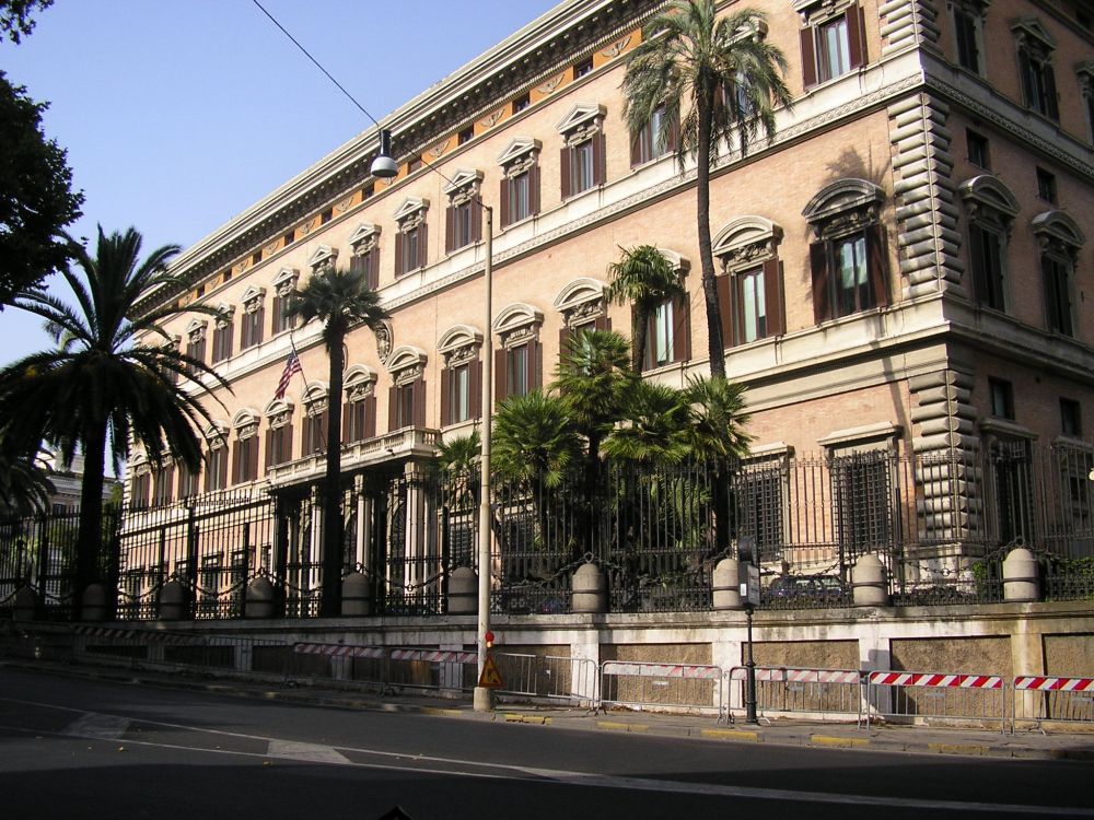 Посольство США в Риме, откуда координировалась операция