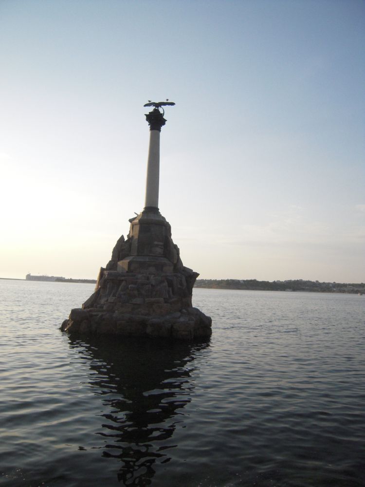 Севастополь, памятник затопленным кораблям