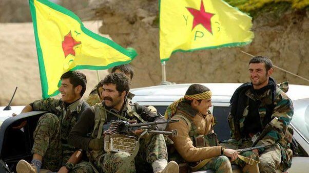 Бойцы курдскх отрядов народной самообороны (YPG) и партии Демократический союз (PYD) в северной Сирии