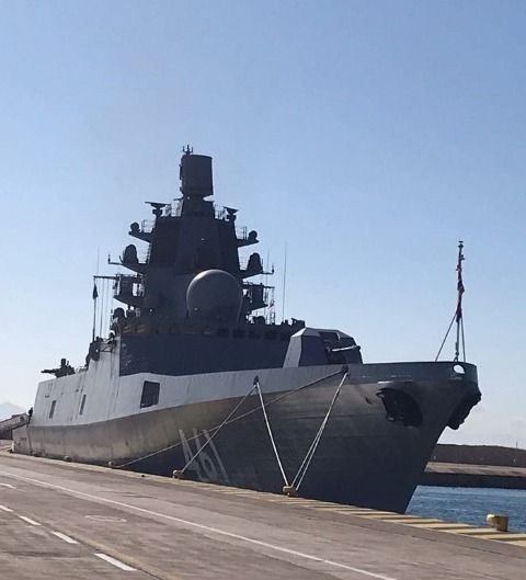Фрегат «Адмирал Касатонов» в Пирее