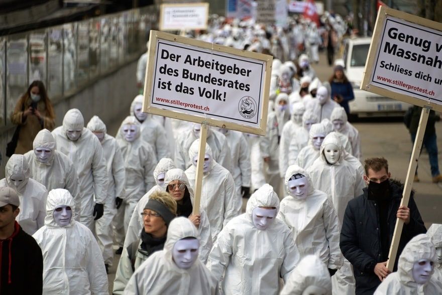 Европа бунтует против покушения на свободу людей под видом борьбы с коронавирусом
