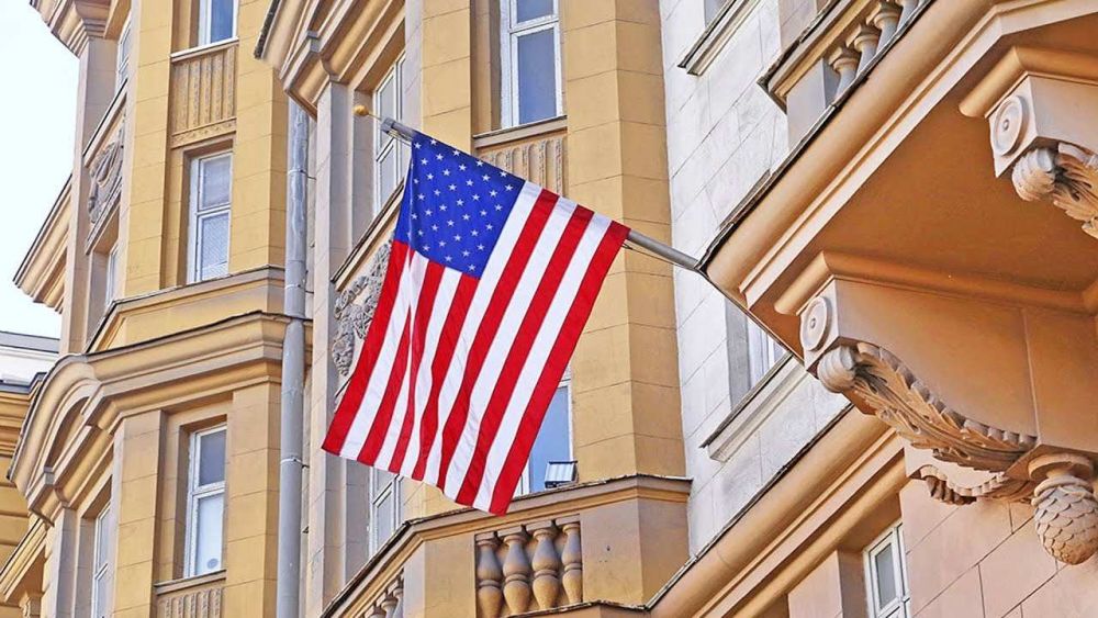 Посольство США в Москве сворачивает деятельность