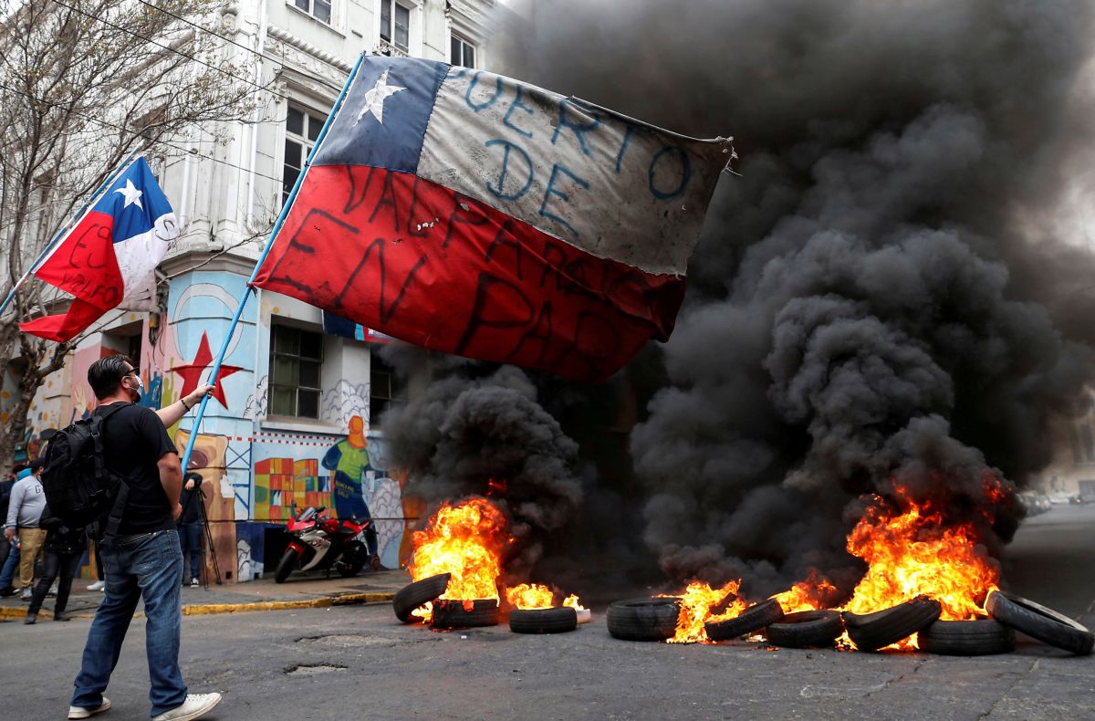 Чилийская полиция в выборе средств подавления протестов не церемонится.