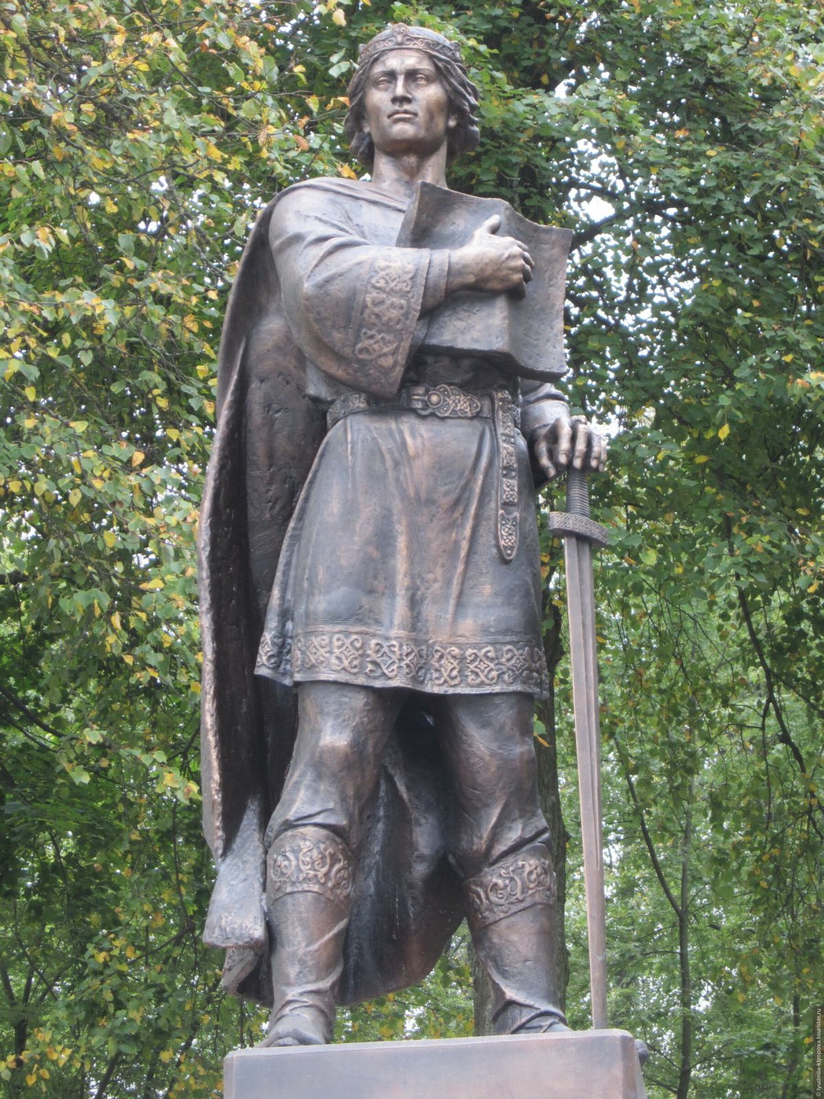 Памятник князю Изяславу в Заславле