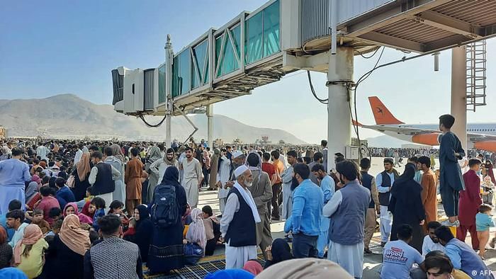 Желающие покинуть Афганистан прорвались в аэропорт Кабула