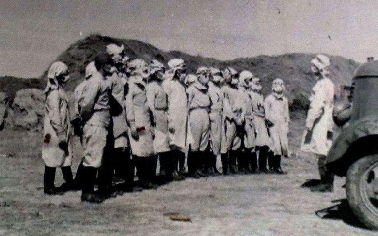 Сотрудники «отряда № 731» на полигоне