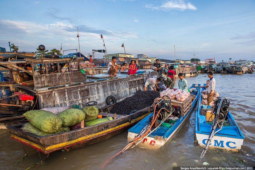 Плавучий рынок на Меконге