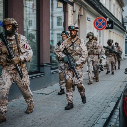 Министерство обороны вынуждено было принести извинения за учения со стрельбой на улицах Риги