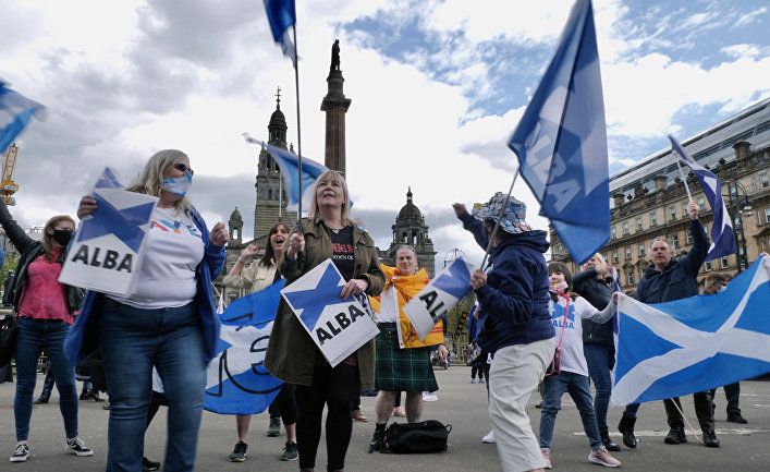 Демонстрация сторонников независимости в Эдинбурге – они и не прячутся