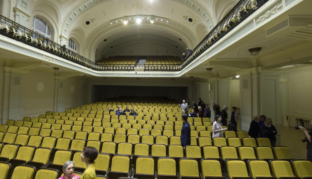 Большой зал филармонии, грустный вид со сцены, фото: myseldon.com