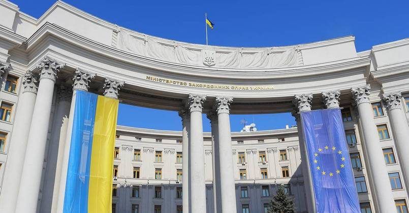 МИД Украины – самопровозглашенного члена ЕС, судя по флагам