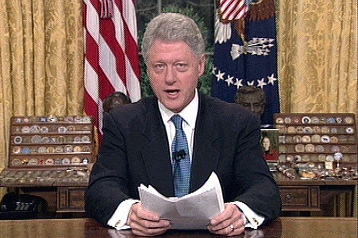 Б. Клинтон объявляет о начале операции «во имя демократии» на Балканах