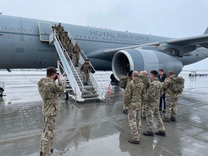 Очередная группа британских военных специалистов, прибывает в Польшу, 13.12.2021
