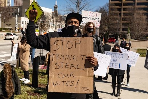 Протесты против подтасовок выборов в Америке