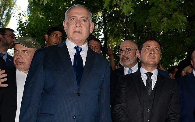 Бывший премьер Израиля Б. Нетаньяху и В. Зеленский на мемориале в Бабьем Яру