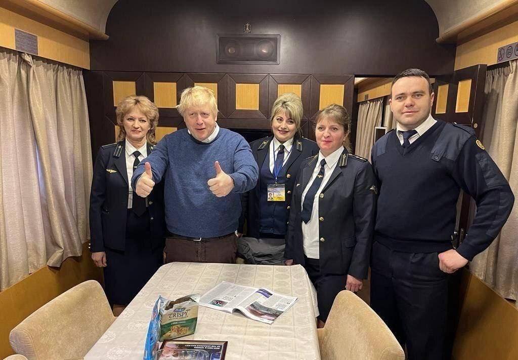 Вместо личного бизнес-джета Борис Джонсон был вынужден путешествовать в Киев на «фантастическом украинском поезде»