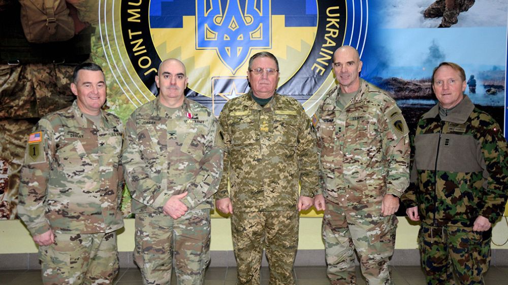 Украинские офицеры и американские инструкторы