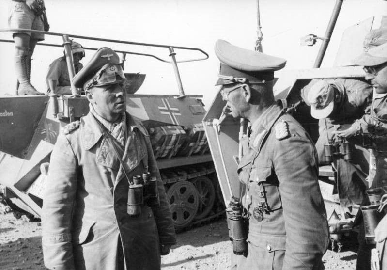 Роммель и командир 21-й танковой дивизии вермахта Георг фон Бисмарк в Эль-Аламейне