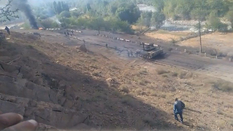 Таджикскую пехоту поддерживают танки