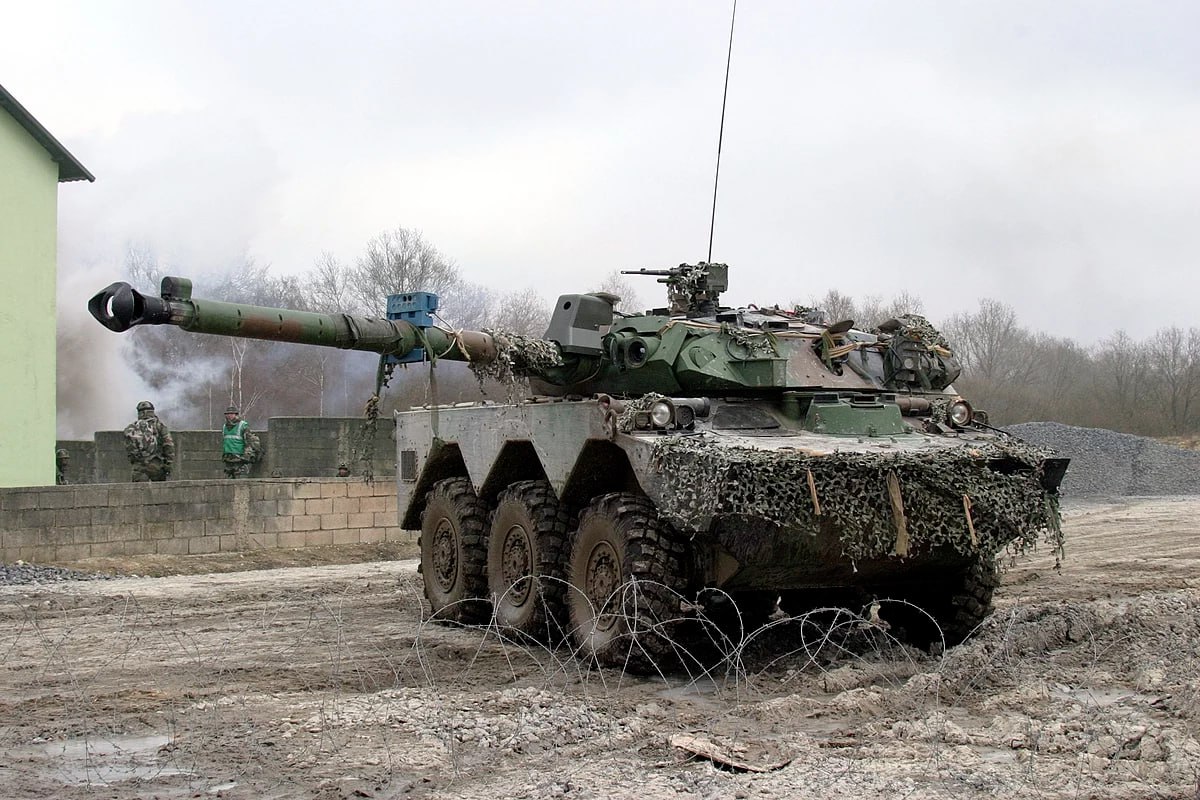 Слабо бронированный француз AMX-10 RC