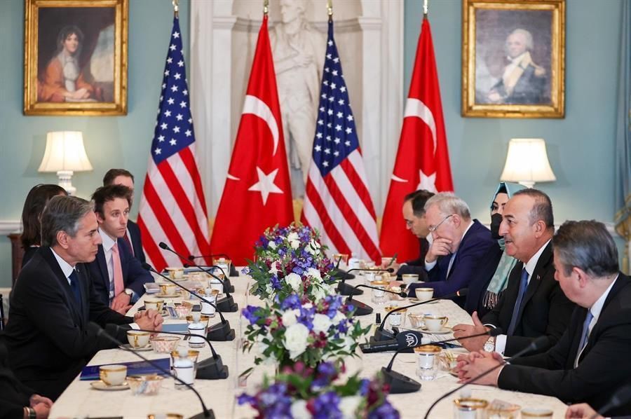 Госсекретарь США Э. Блинкен и министр иностранных дел Турции М. Чавушоглу
