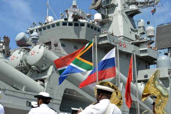 Военные учения Южной Африки, России и Китая
