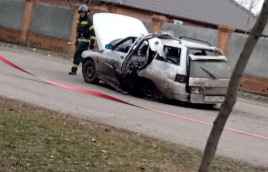 Взорванный автомобиль в Бердянске