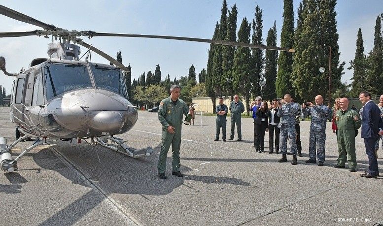 Церемония получения Черногорией американского вертолета Bell 412EP на авиабазе Голубовицы, апрель 2018 года