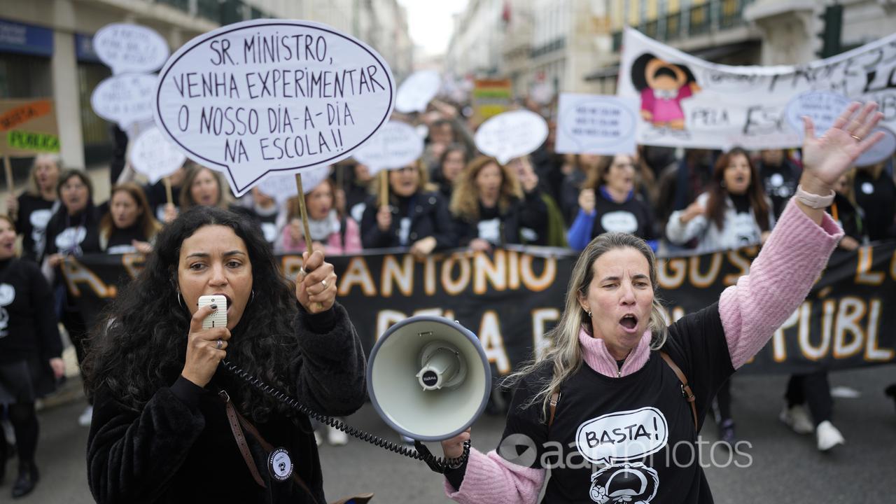 Протестующие учителя в Лиссабоне, media.aap.com.au