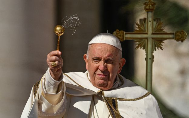 Папа Франциск обращается с Пасхальным посланием