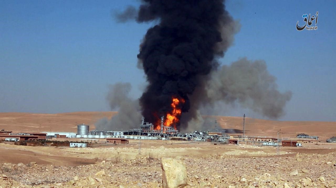 Поврежденный террористами газовый объект в Сирии