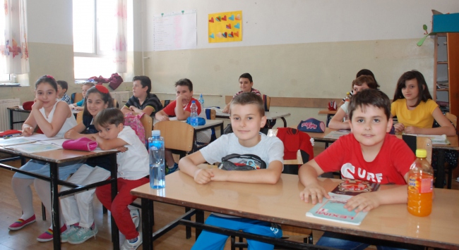 Турецкие дети в Косово. Фото trthaber.com