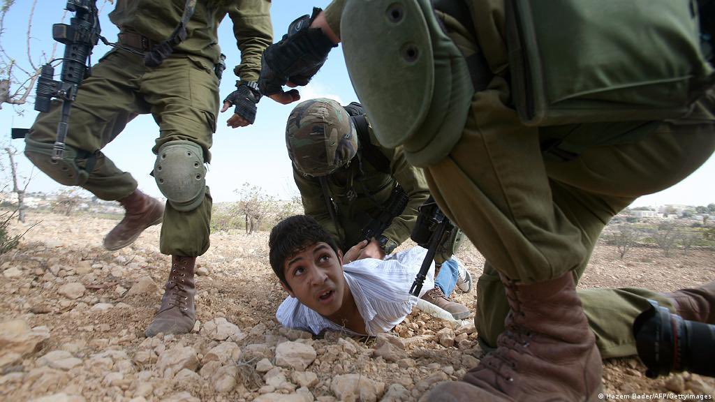 Израильские солдаты против палестинцев
