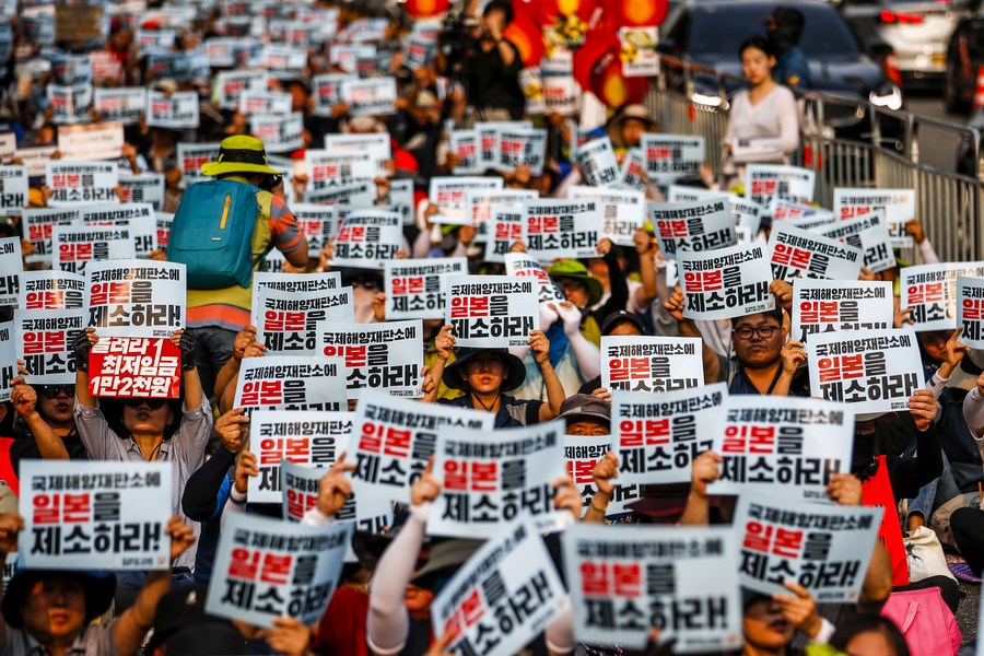 Протесты против планов Японии