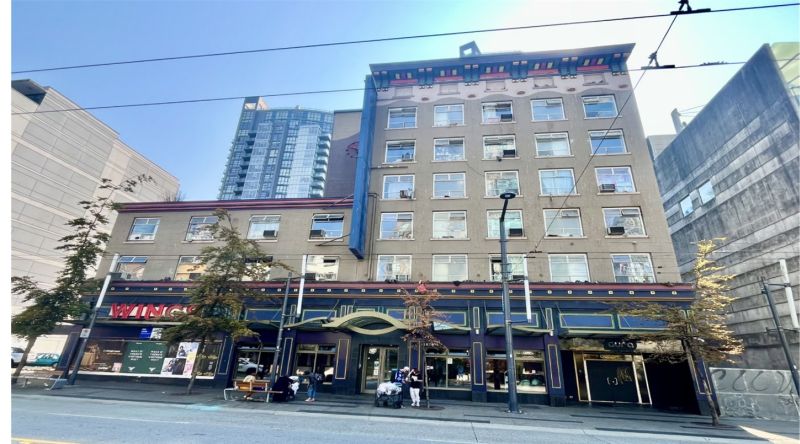 Здание приюта Loogat в Ванкувере по адресу 1176 Granville St