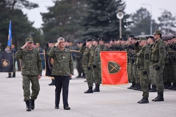 Cмотр «Сил безопасности Косово» (КСБ). ASTRINGER/ТАСС
