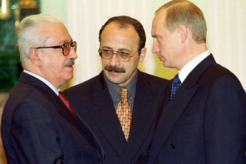 Т. Азиз (слева) на переговорах в Кремле. Москва, 26 июля 2000 г.