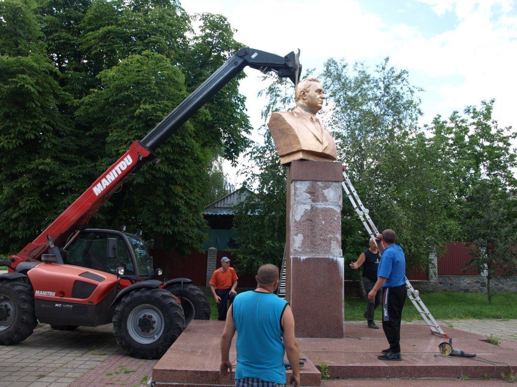 Снос памятника А. Коваленко