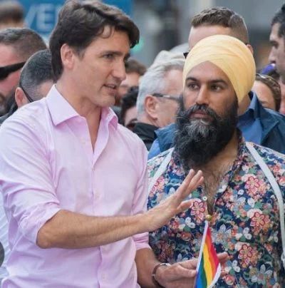 Премьер Канады Трюдо с сикхскими лидерами на митинге, да еще и за ЛГБТ
