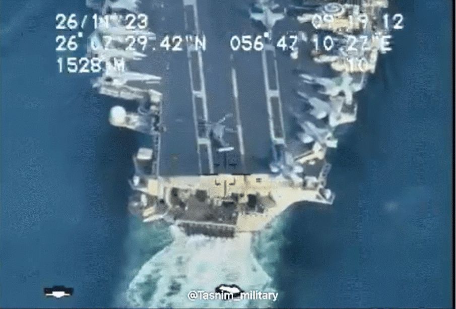 Иранский беспилотник над авианосцем США «Дуайт Д. Эйзенхауэр» в Ормузе