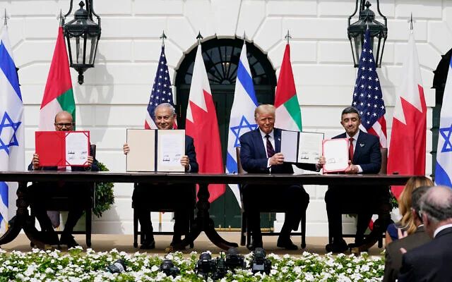 Мининдел Бахрейна, Нетаньяху, Трамп и мининдел ОАЭ подписывают «Соглашения Авраама», 15.09.20 