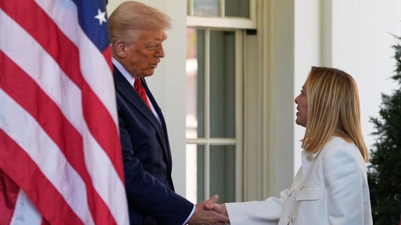 Начало – Трамп встречает «фантастическую женщину» на пороге Белого дома