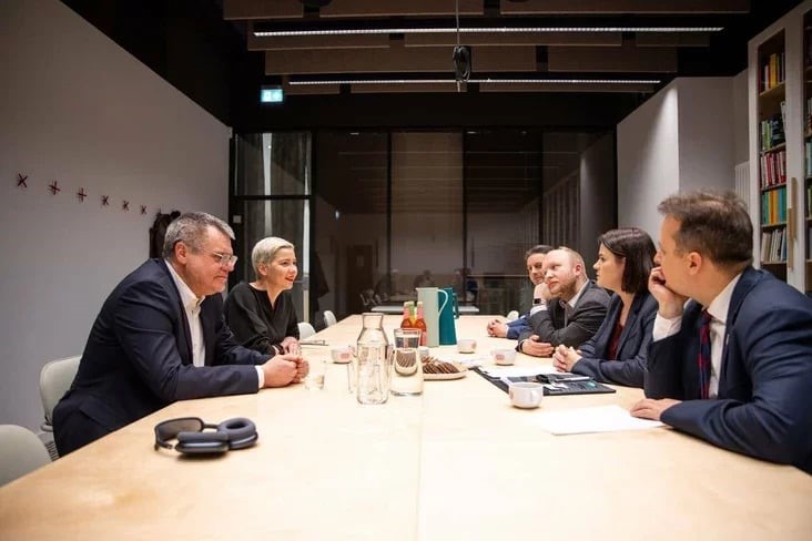 В. Бабарико и М. Колесникова с Тихановской и ее соратниками в Европе