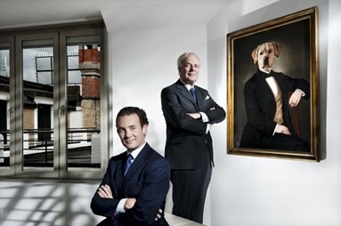 Александр де Ротшильд со своим отцом Дэвидом в семейном офисе в Париже, июнь 2012 год
